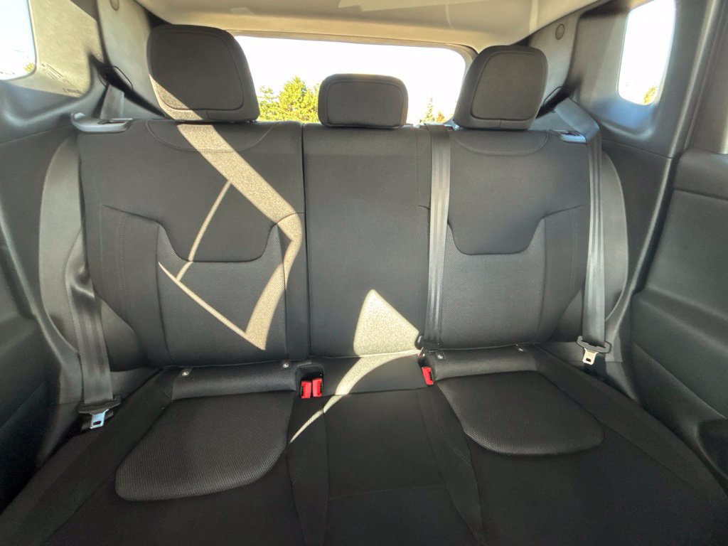 Used 2023 Jeep Renegade Latitude AWD/4WD image 28