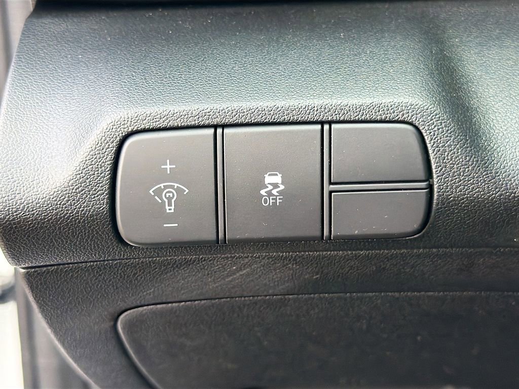 Used 2025 Hyundai Elantra Sport FWD image 31