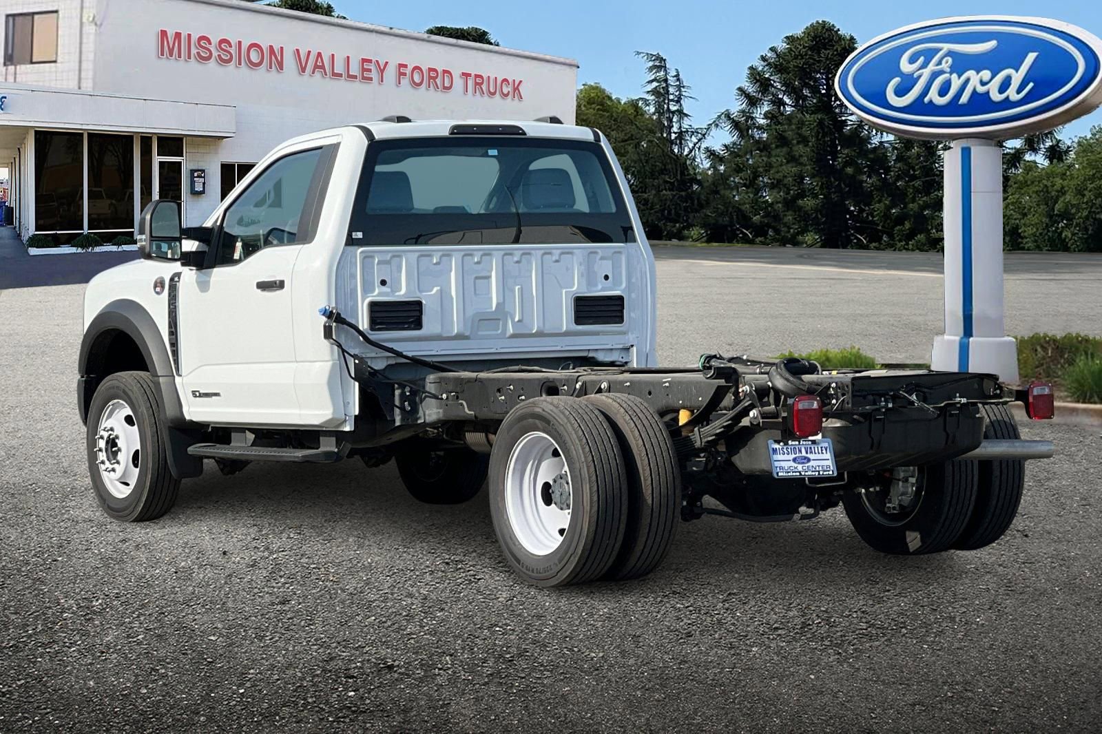 New 2023 Ford F450 XL w/ XL Chrome Package image 6