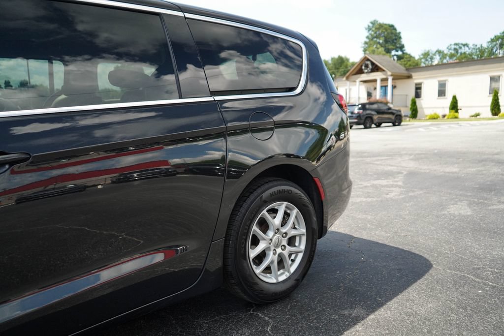 Used 2023 Chrysler Voyager LX FWD image 22