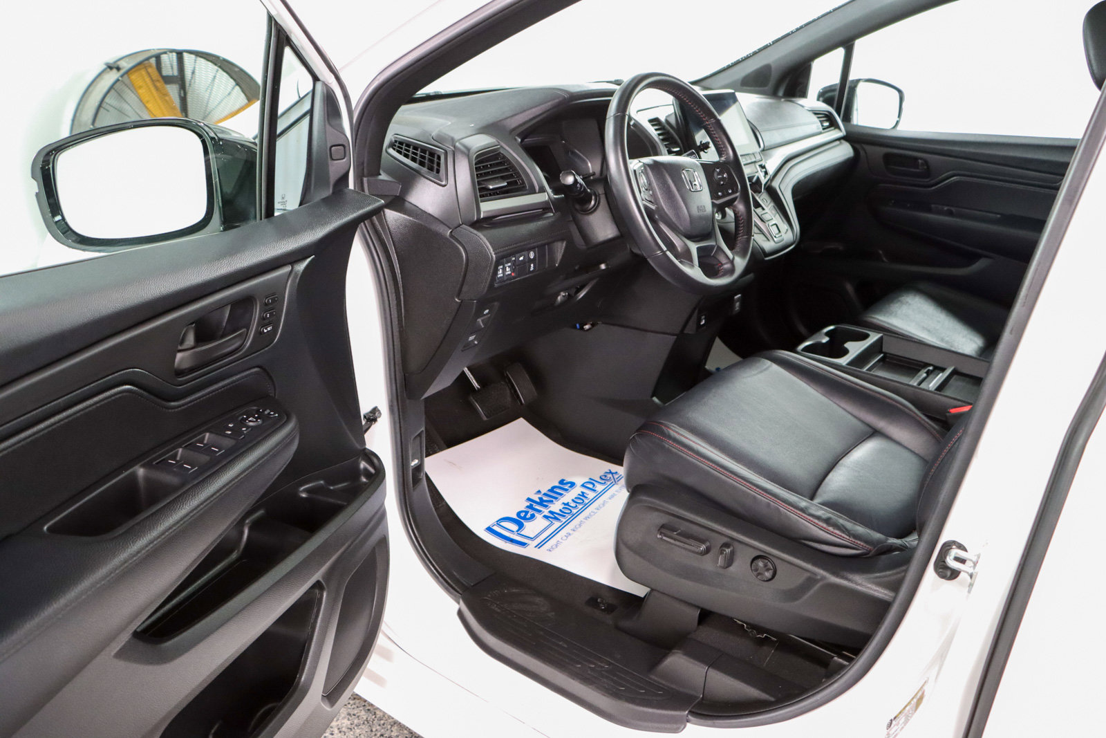 Used 2023 Honda Odyssey Sport image 3