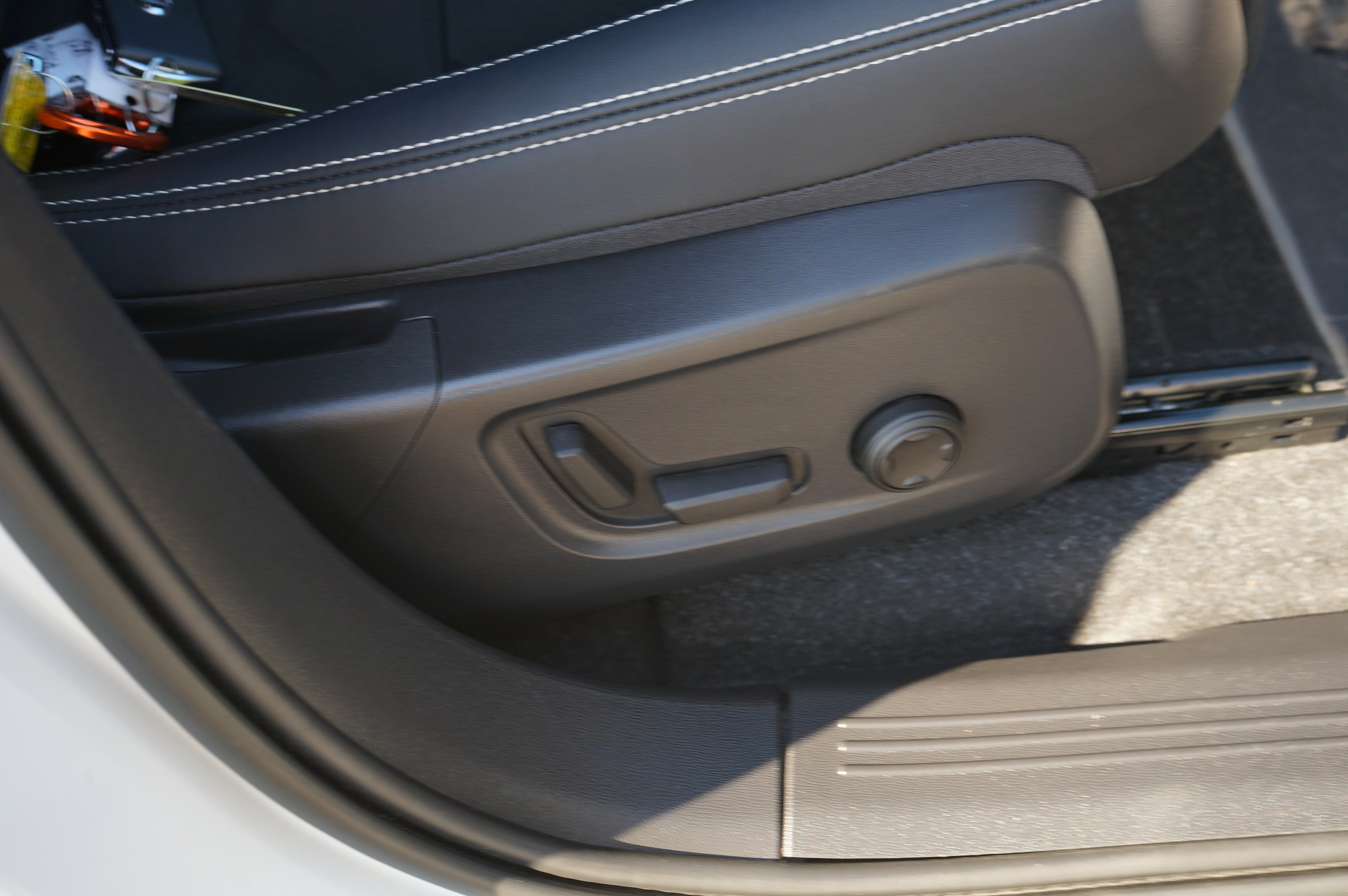 Used 2023 Volvo XC40 Recharge Ultimate image 39