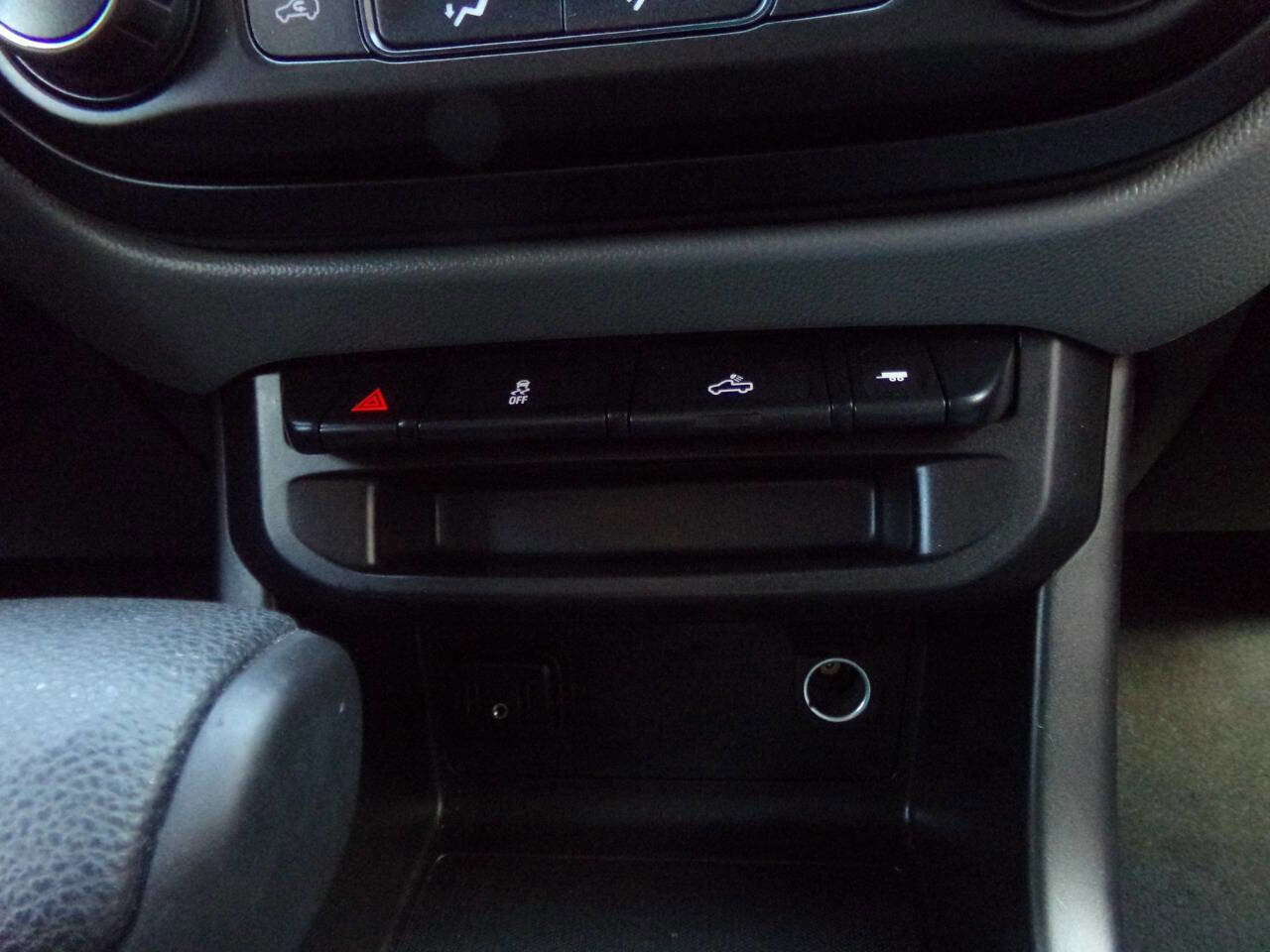 Used 2020 Chevrolet Colorado W/T w/ Custom Special Edition image 31