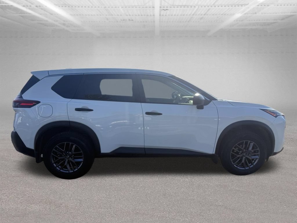 Used 2023 Nissan Rogue S AWD/4WD image 2