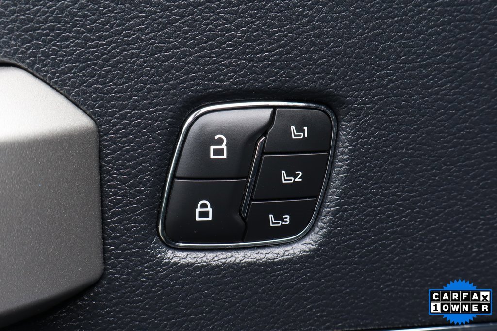 Used 2022 Ford F350 Lariat w/ Black Appearance Package image 15