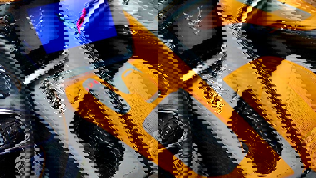 Used 2025 Chevrolet Corvette Stingray Preferred Cpe w/ Body-Color Dual Roof Package RWD image 18