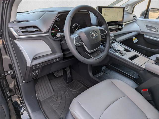 New 2026 Toyota Sienna XLE image 3