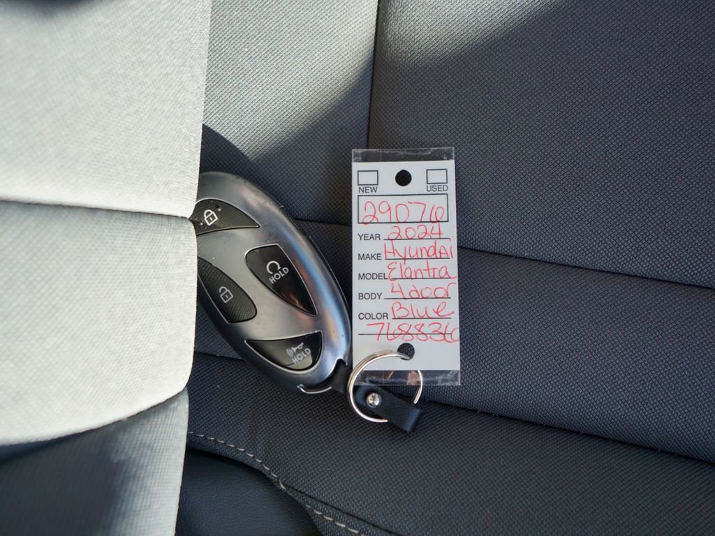 Used 2024 Hyundai Elantra SEL image 30