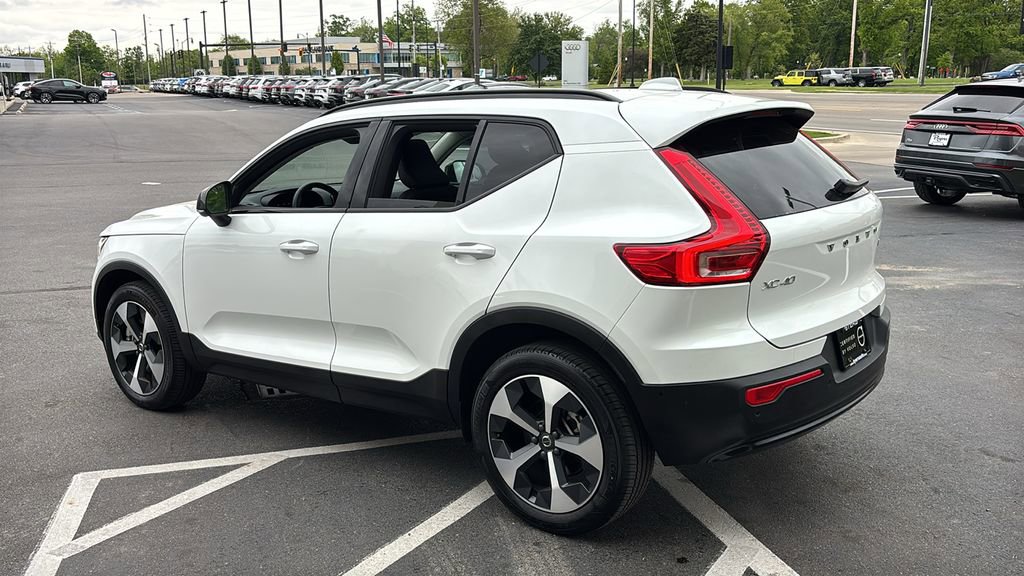 Certified 2026 Volvo XC40 B5 Plus AWD/4WD image 4