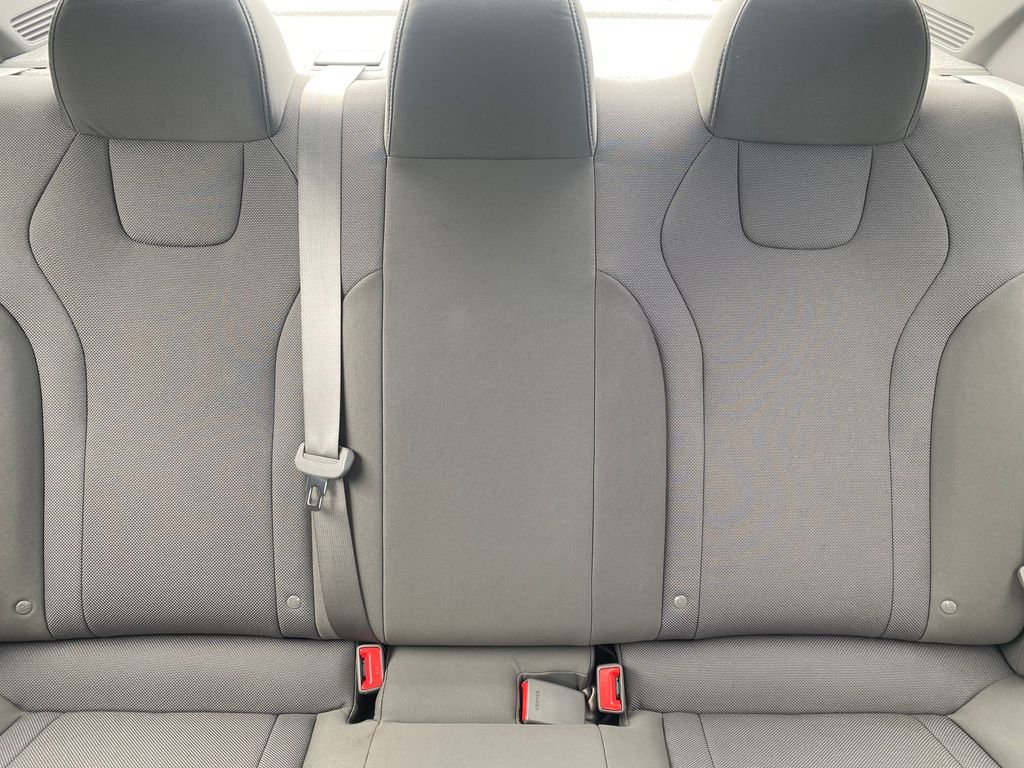Certified 2025 Hyundai Elantra SE FWD image 18