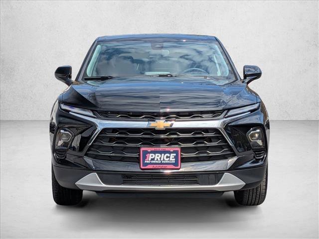 Used 2025 Chevrolet Blazer LT image 2