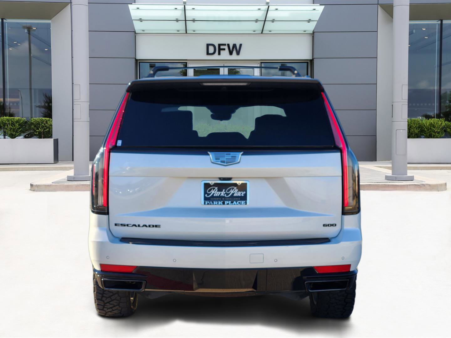 Used 2023 Cadillac Escalade Sport Platinum w/ LPO, ONYX Package image 6