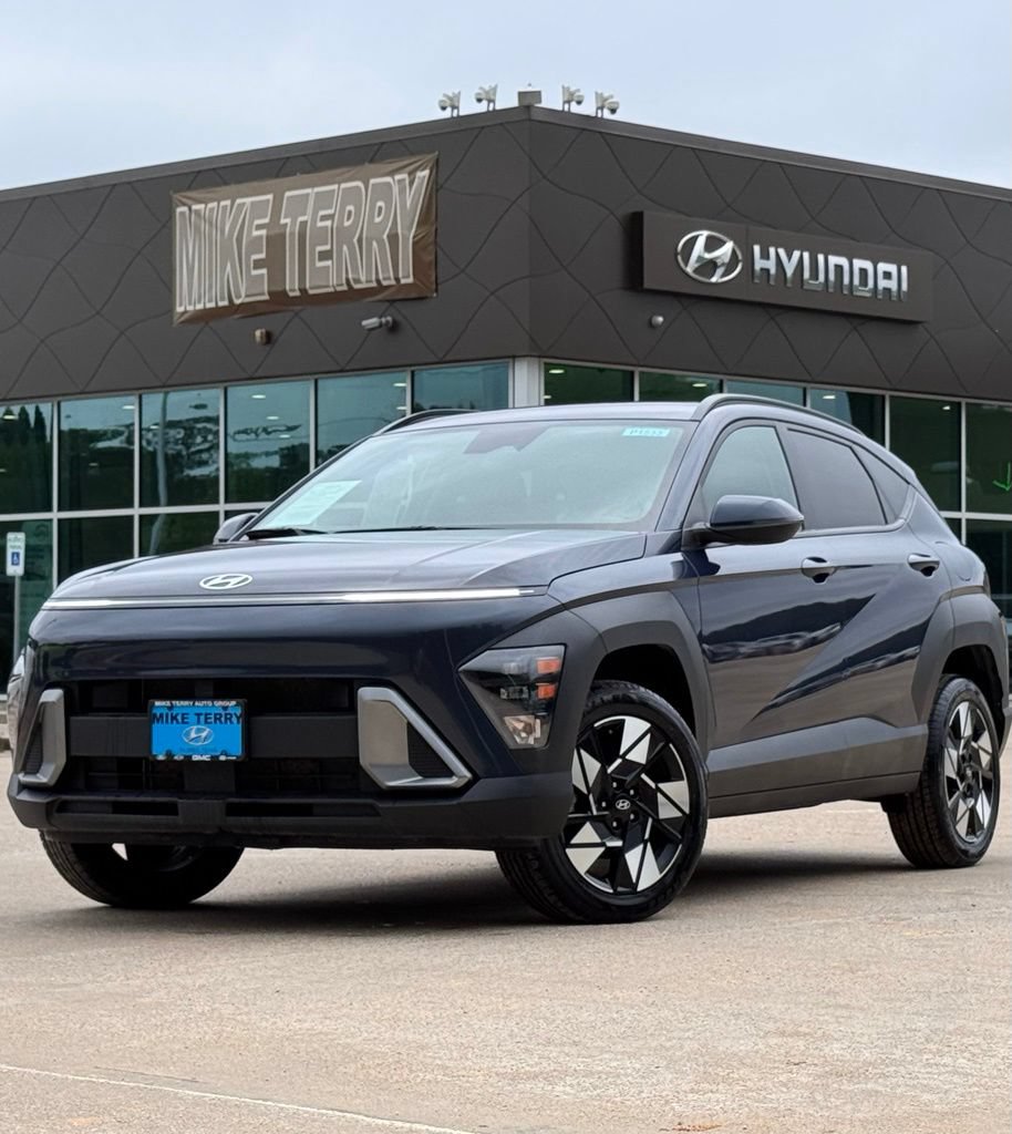 Certified 2025 Hyundai Kona SEL AWD/4WD image 1