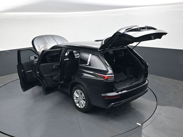 Used 2025 Mitsubishi Outlander ES image 37