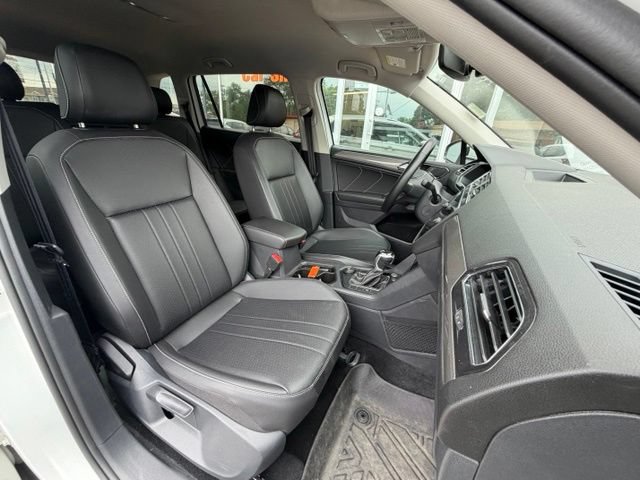 Used 2023 Volkswagen Tiguan SE AWD/4WD image 12