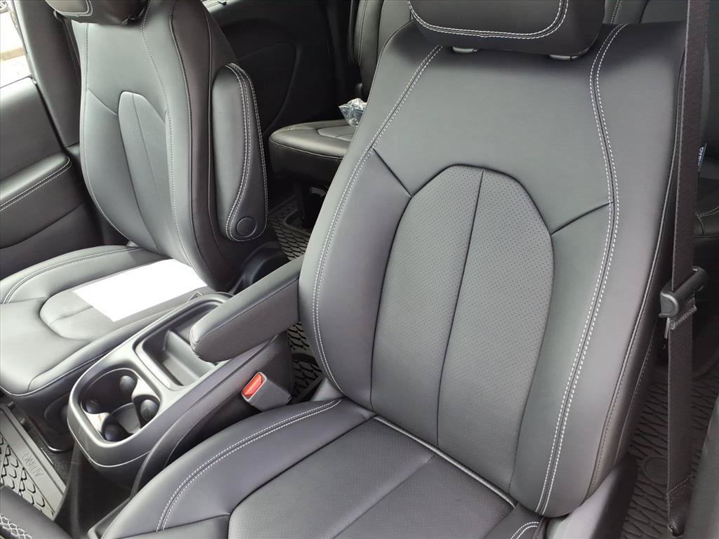 New 2027 Chrysler Pacifica LX FWD image 17