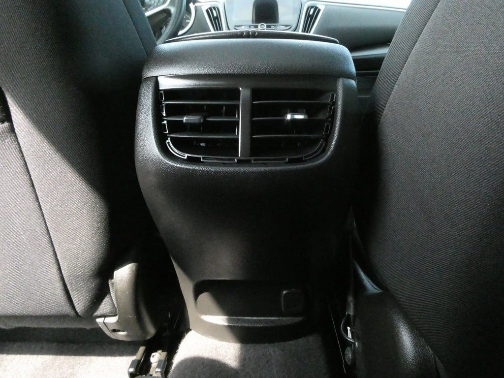 Used 2022 Chevrolet Malibu LT image 36