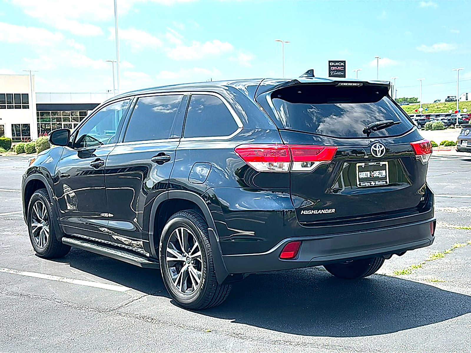 Used 2018 Toyota Highlander Plus FWD image 6