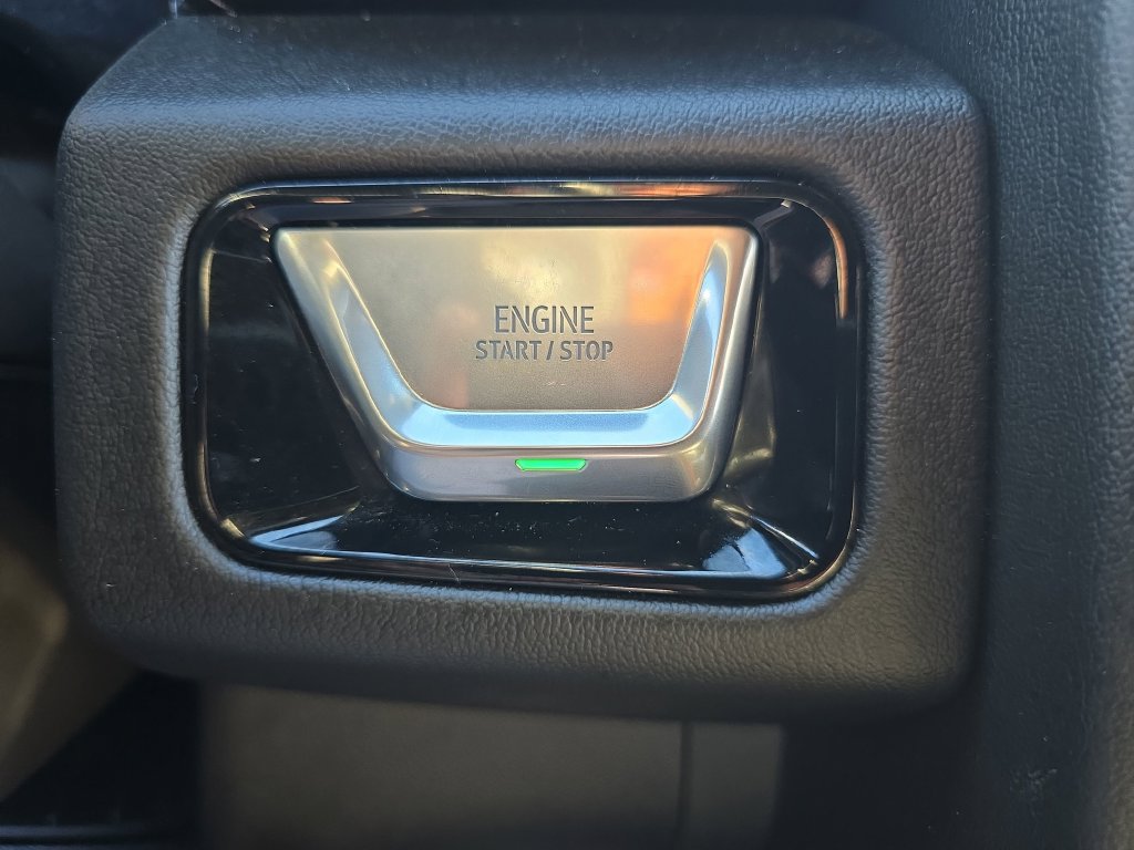 Used 2025 GMC Yukon Denali AWD/4WD image 37