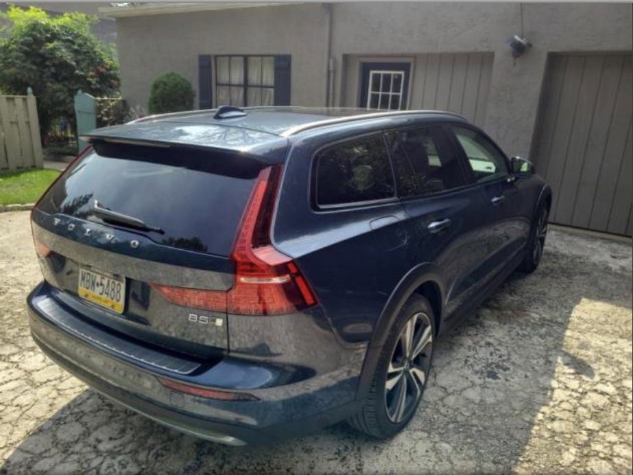 Used 2023 Volvo V60 B5 Cross Country Plus w/ Protection Package Premier image 2