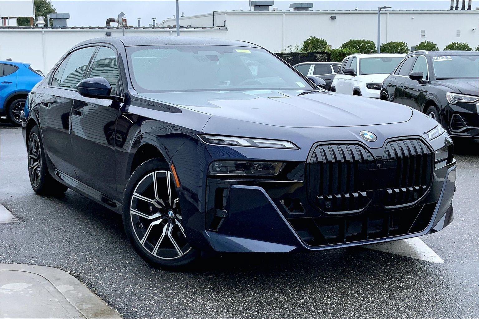 Used 2023 BMW 760i xDrive w/ Luxury Rear Seating Package AWD/4WD image 9