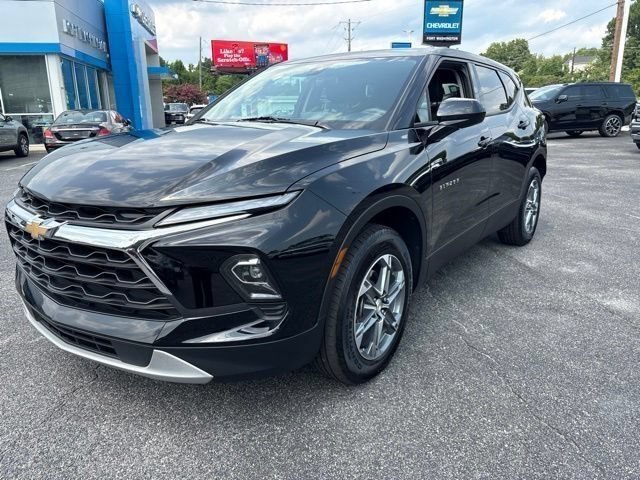 Used 2025 Chevrolet Blazer LT AWD/4WD image 1