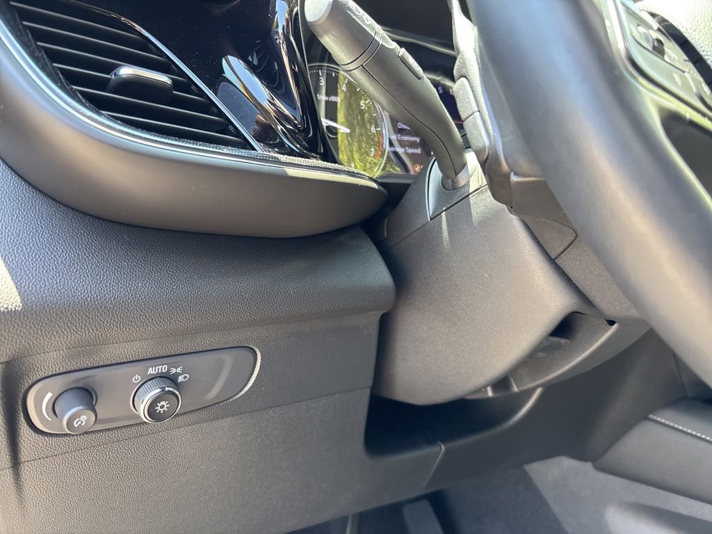 Used 2023 Buick Envision Essence FWD image 9
