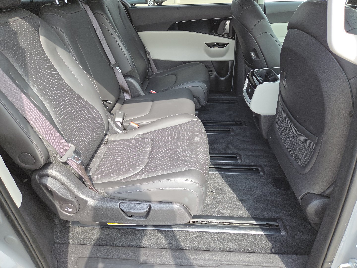 Used 2024 Kia Carnival EX FWD image 21