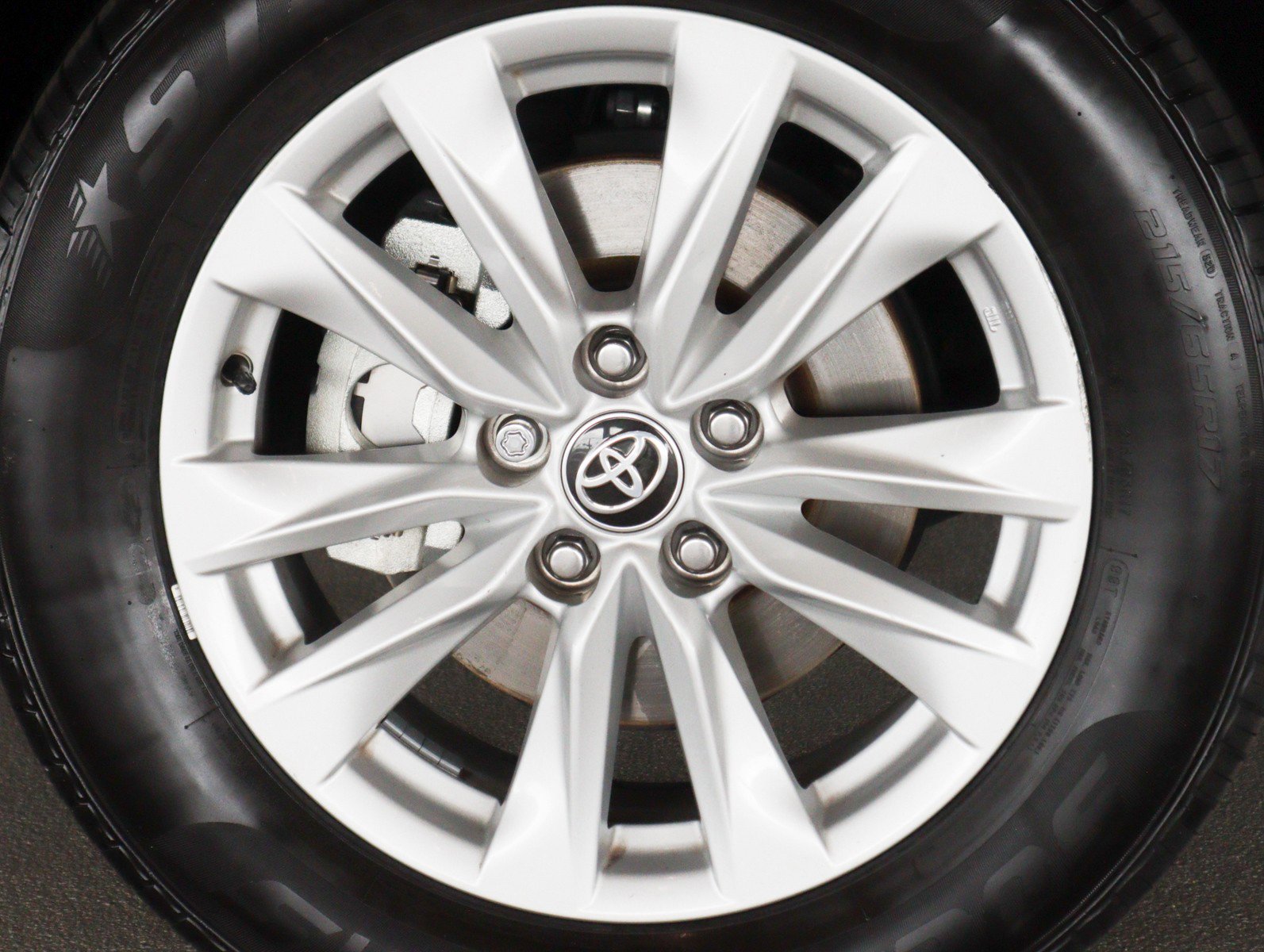 Used 2022 Toyota Corolla Cross LE w/ Black Badges Package (TMS) FWD image 5