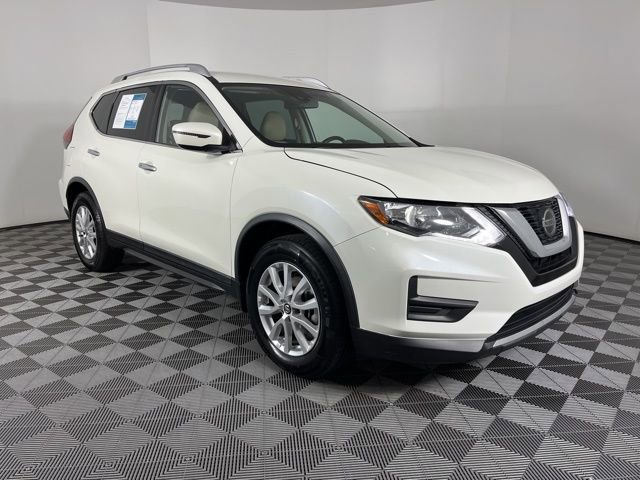 Used 2020 Nissan Rogue SV image 2
