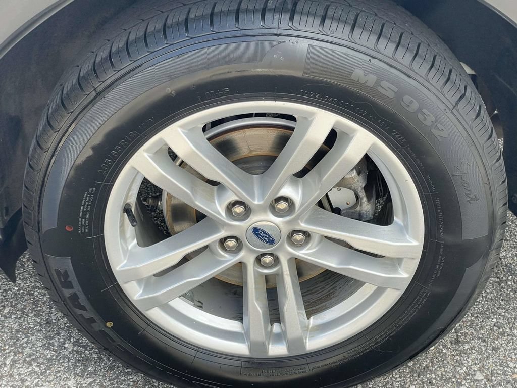 Used 2023 Ford Explorer XLT w/ Equipment Group 202A RWD image 8