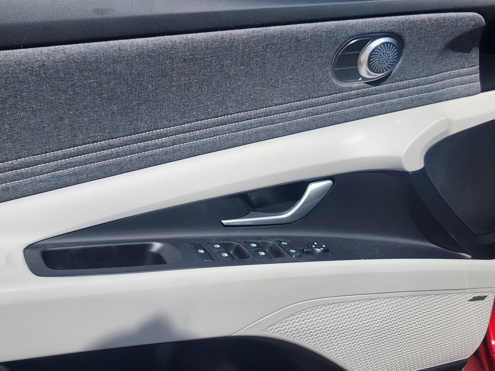 New 2025 Hyundai Elantra Limited image 21