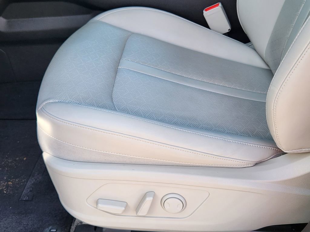 Certified 2023 Kia Sorento SX image 8