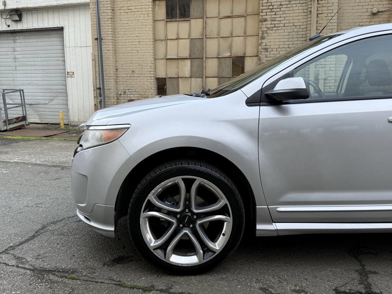 Used 2011 Ford Edge Sport w/ Driver Entry Pkg image 18