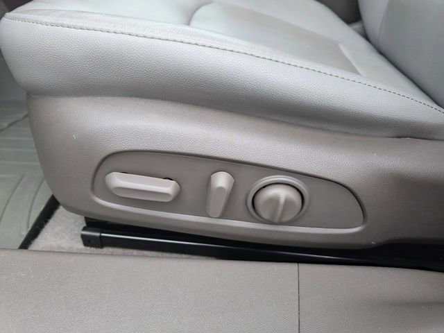 Used 2017 Chevrolet Malibu Premier w/ Premier Sun and Wheel Package FWD image 15