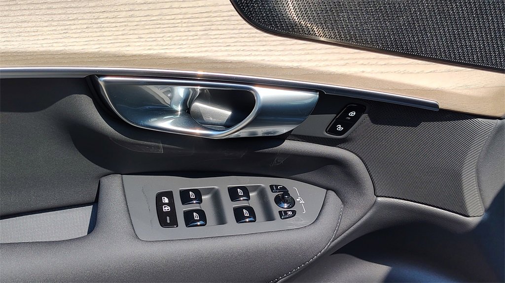 New 2026 Volvo XC90 B6 Plus w/ Protection Package Premier image 11