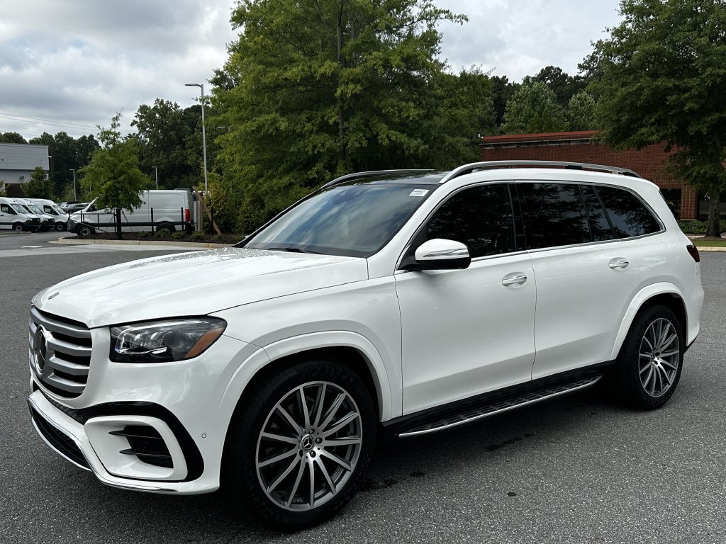 Used 2025 Mercedes-Benz GLS 450 4MATIC image 4