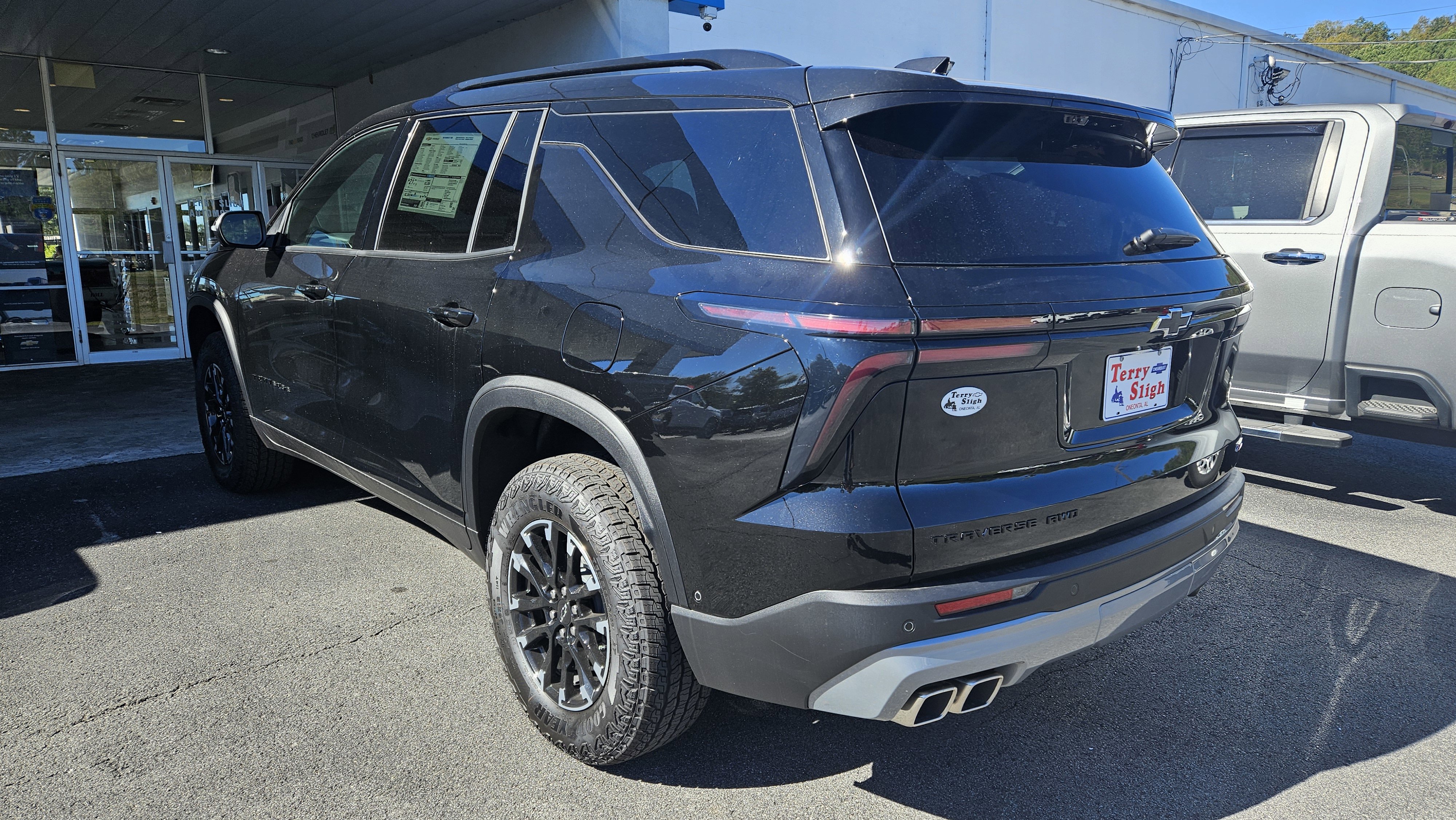 New 2026 Chevrolet Traverse Z71 w/ Enhanced Driving Package image 9