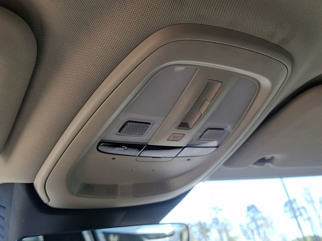 Used 2025 Volvo V60 B5 Cross Country Plus image 25