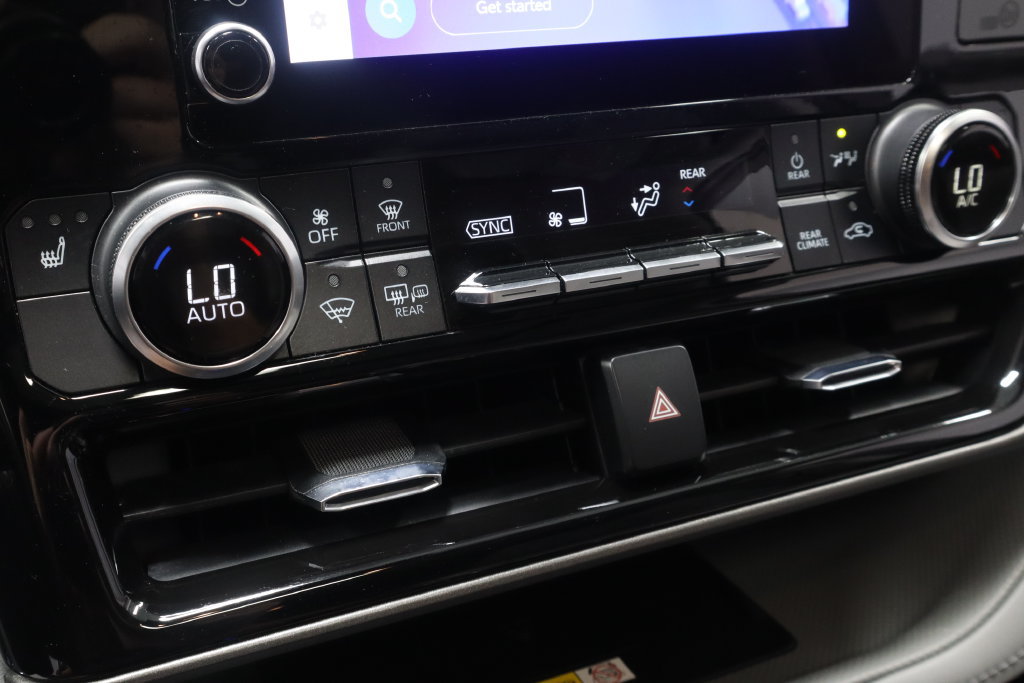 Used 2023 Toyota Highlander XLE AWD/4WD image 33
