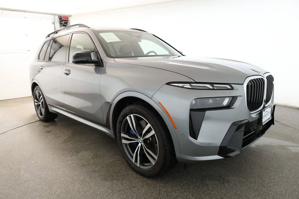 Used 2025 BMW X7 M60i image 3