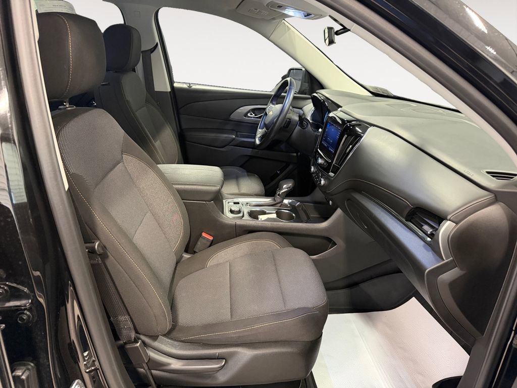 Used 2021 Chevrolet Traverse LT image 26