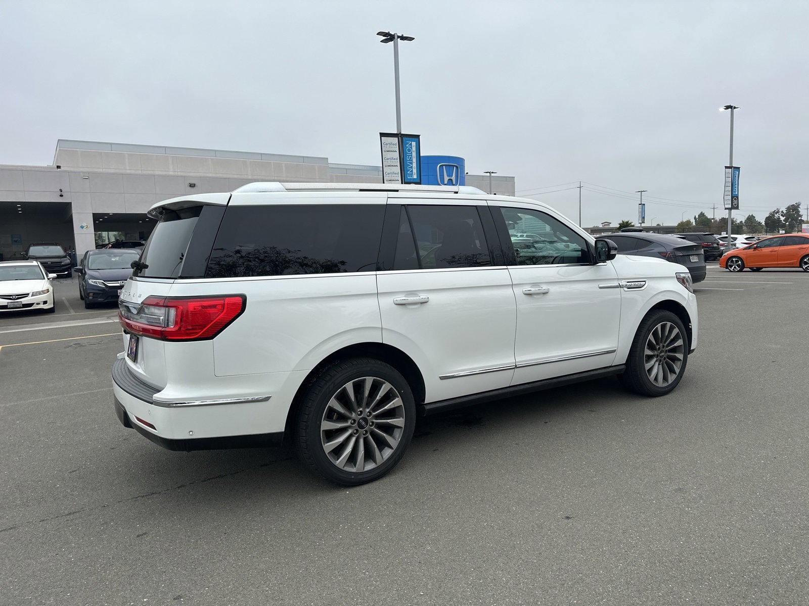 Used 2020 Lincoln Navigator Reserve image 3