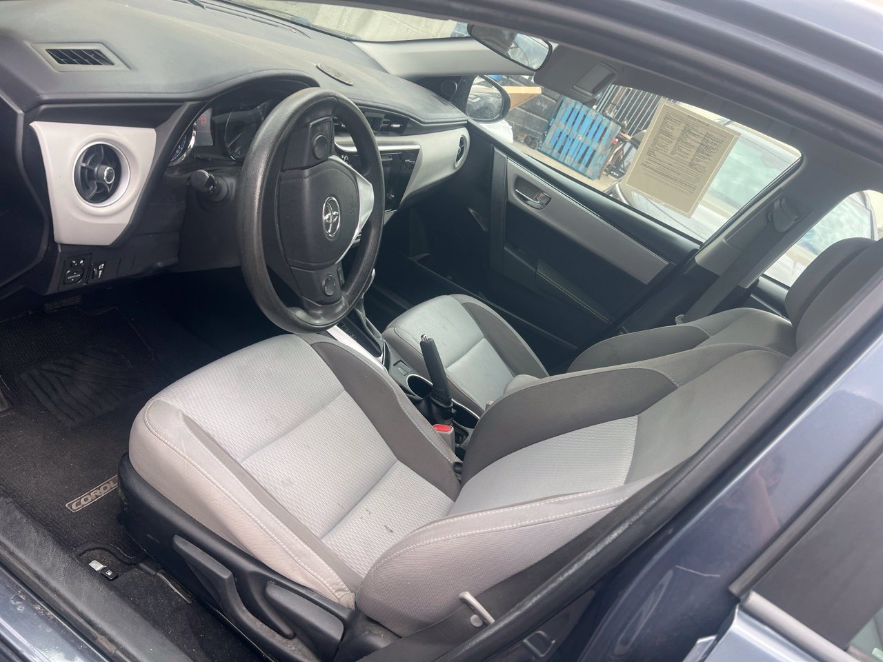 Used 2017 Toyota Corolla LE w/ Carpet Mat Package (TMS) FWD image 6