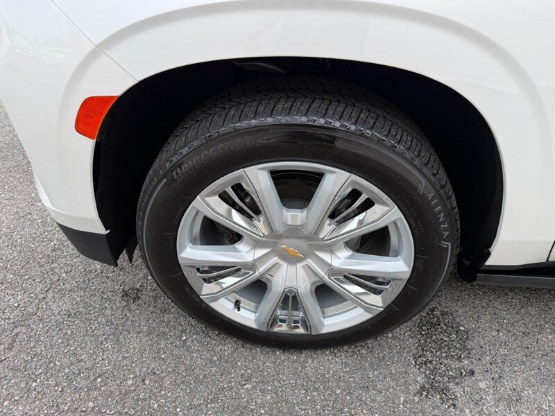 Used 2024 Chevrolet Tahoe High Country AWD/4WD image 14