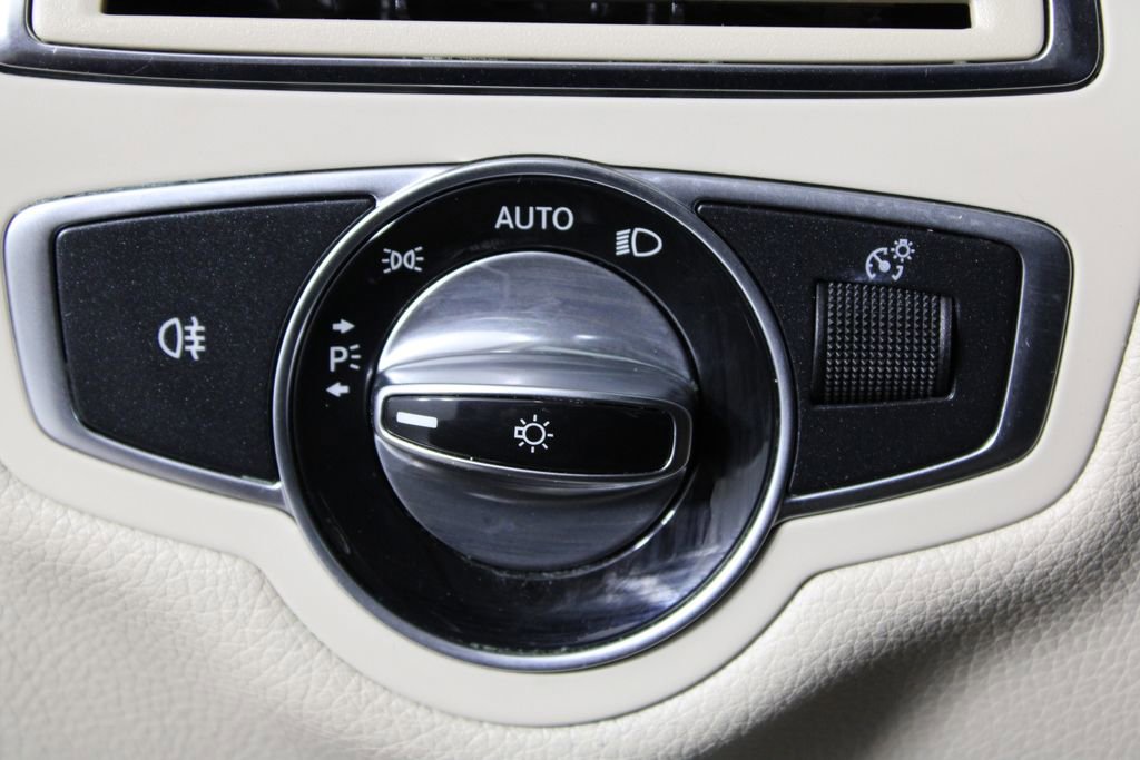 Used 2016 Mercedes-Benz C 300 Sedan image 23