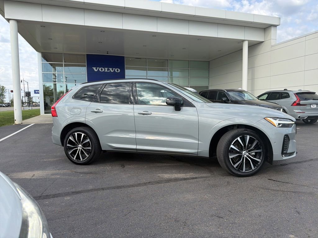 Certified 2024 Volvo XC60 B5 Plus AWD/4WD image 2