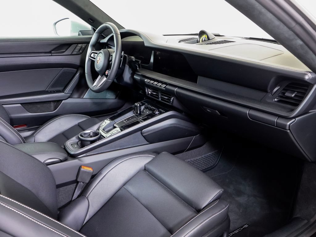 Used 2025 Porsche 911 Carrera GTS RWD image 7