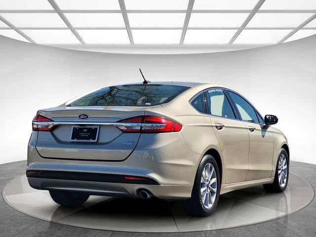 Used 2017 Ford Fusion SE image 4