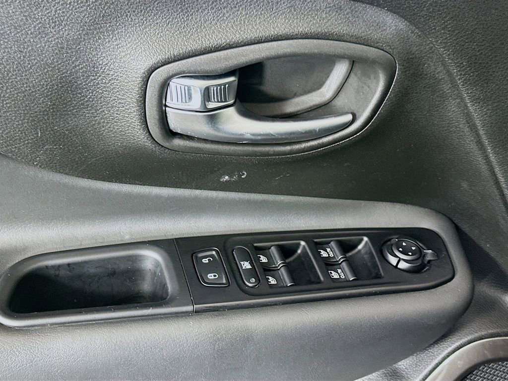 Used 2021 Jeep Renegade Limited AWD/4WD image 18